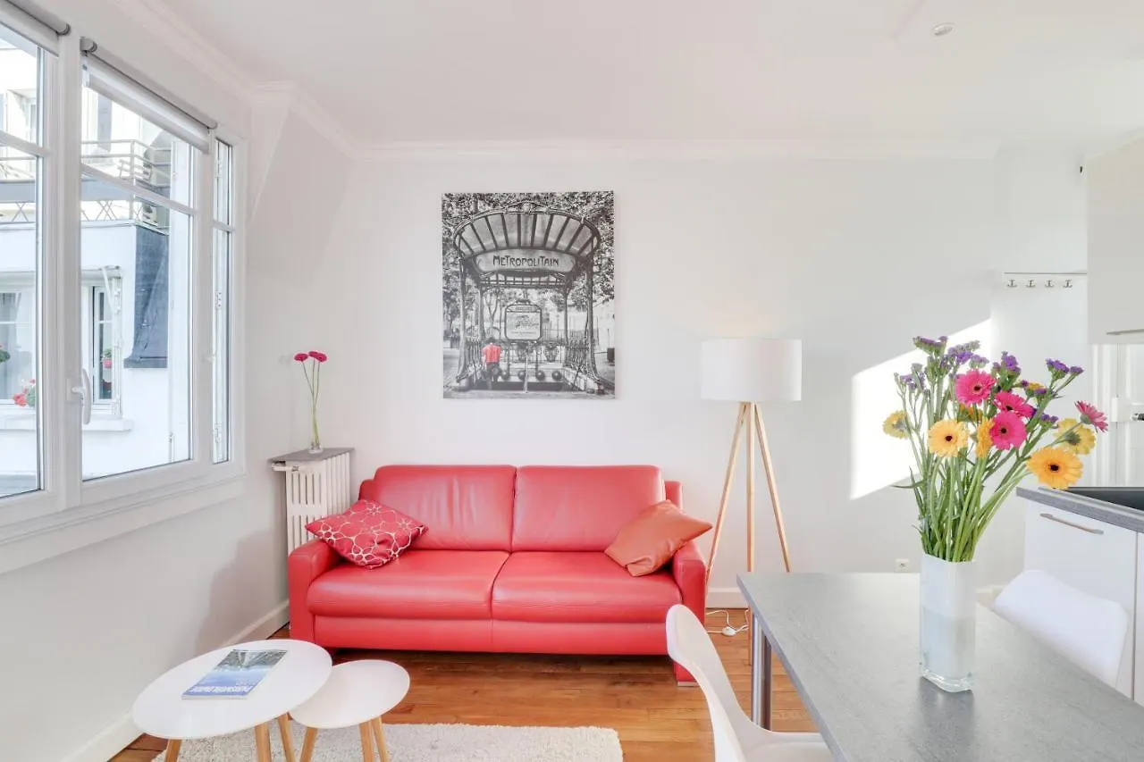 Eiffel Tower View Terrace Saint Germain Des Pres Apartment Paris